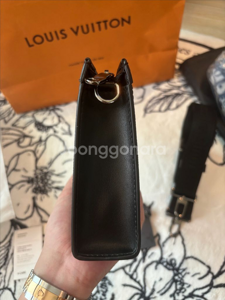 {새상품급/번개케어인증 루이비통 가스통 웨어러블 월릿--3