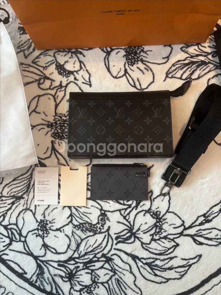 {새상품급/번개케어인증 루이비통 가스통 웨어러블 월릿--0