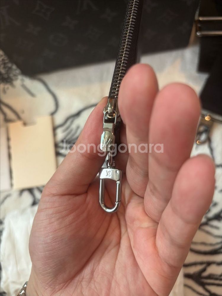{새상품급/번개케어인증 루이비통 가스통 웨어러블 월릿--7