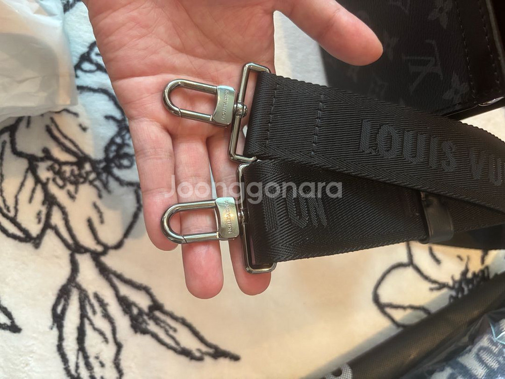 {새상품급/번개케어인증 루이비통 가스통 웨어러블 월릿--9