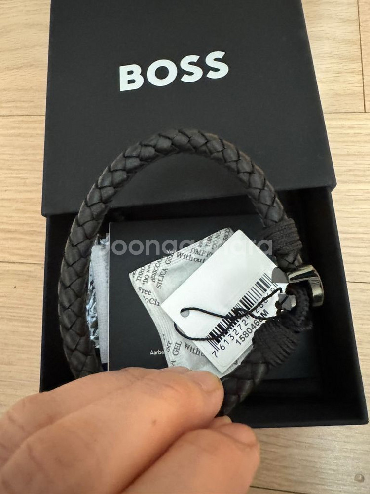 BOSS 가죽 팔찌 M 블랙 새상품 (정품)--3