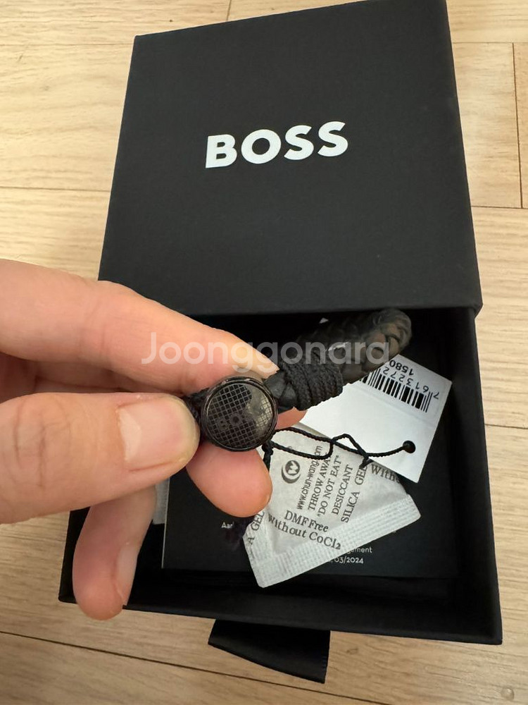 BOSS 가죽 팔찌 M 블랙 새상품 (정품)--1
