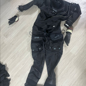 마레스 프로 블랙 드라이슈트