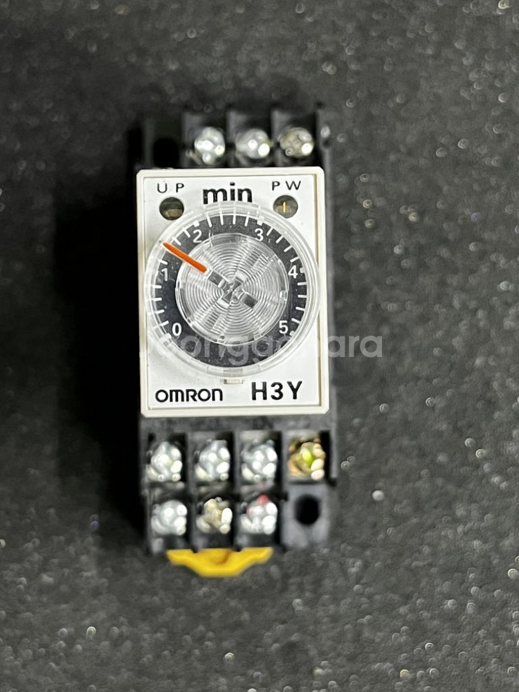 Omron H3Y-4 Timer--1