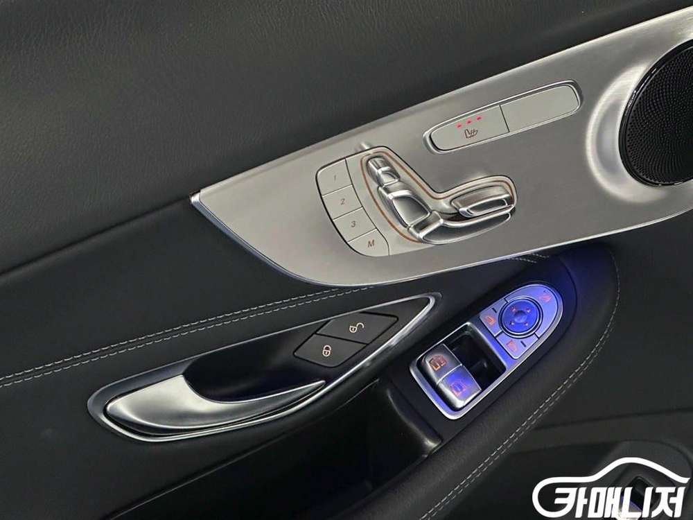 [벤츠]C클래스 W205 C220 d 4MATIC 쿠페 이미지