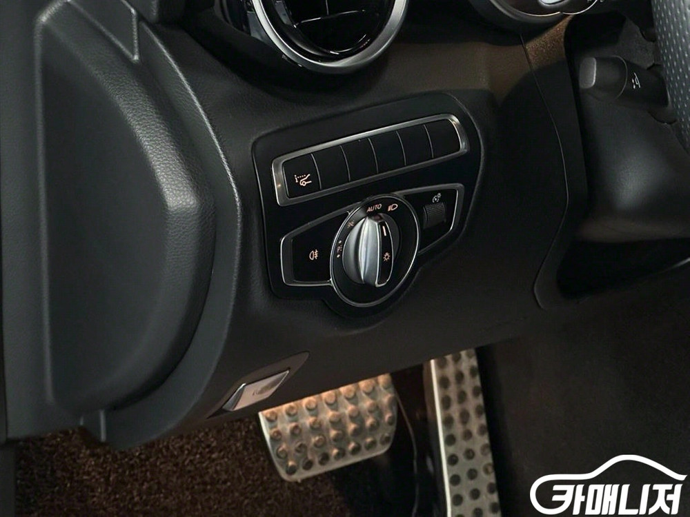 [벤츠]C클래스 W205 C220 d 4MATIC 쿠페 이미지