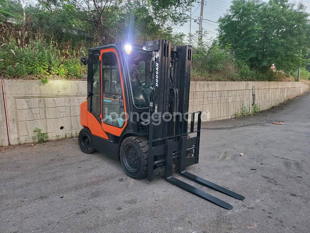 중고지게차 두산 D30S-7 디젤 3톤 3단 지게차--2