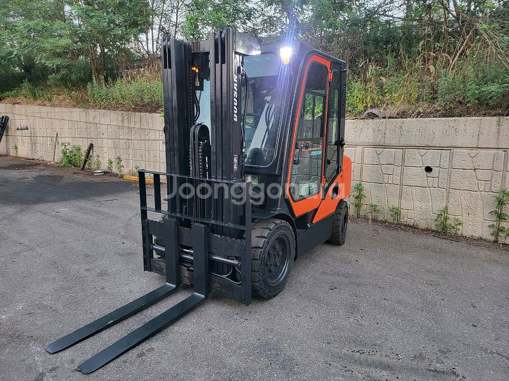 중고지게차 두산 D30S-7 디젤 3톤 3단 지게차--3
