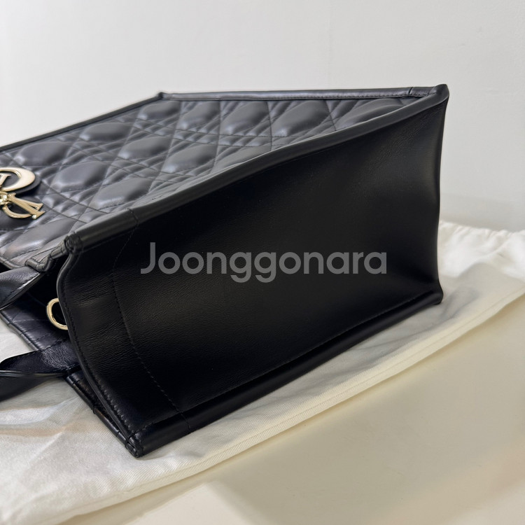 디올 북토트 까나쥬 미디움 블랙--4