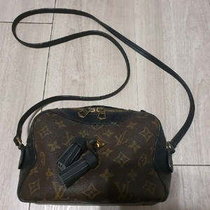 정품 루이비통 모노그램 생통주 크로스백