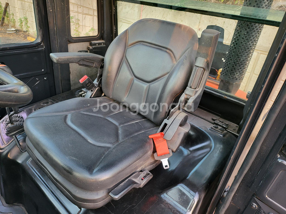 [중고지게차] 두산 D30S-7 디젤 3톤(2.9톤)--6