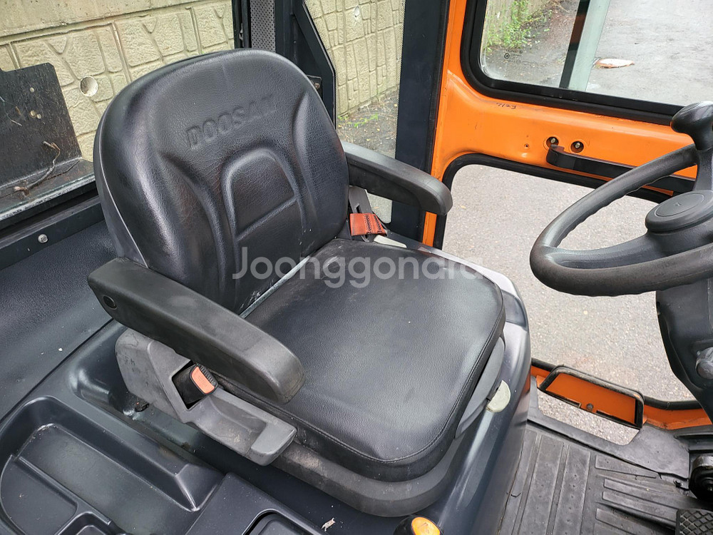 [중고지게차] 두산 D25S-5 디젤 2.5톤 지게차--8