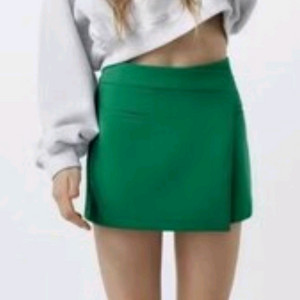 ZARA 여자신상 A라인 반바지 그린