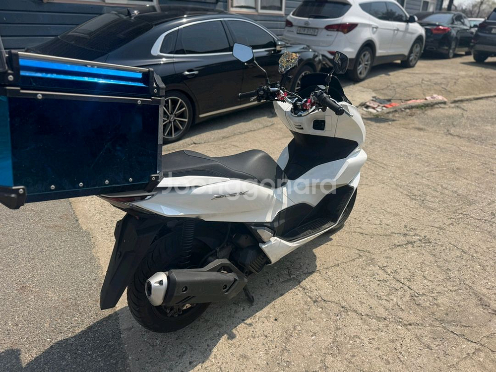 혼다 pcx125 22년 abs 화이트컬러 팝니다--1