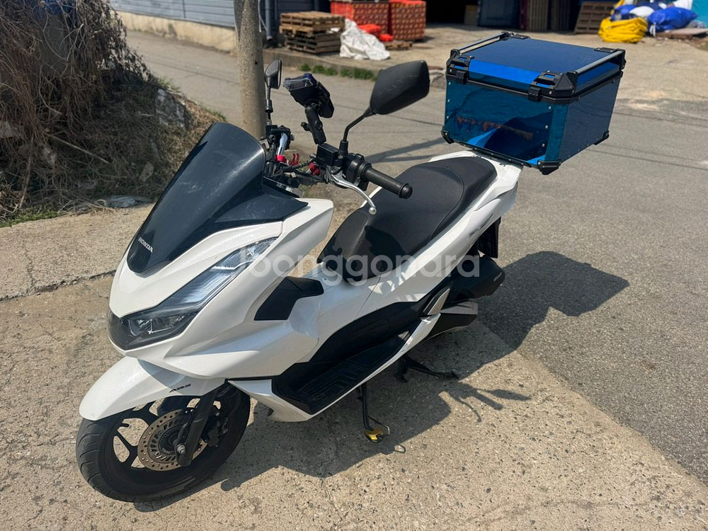 혼다 pcx125 22년 abs 화이트컬러 팝니다--2