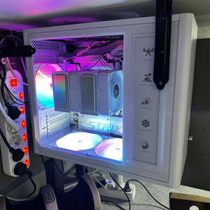 화이트 조립 PC 인텔 울트라7 265k 컴퓨터 판매합
