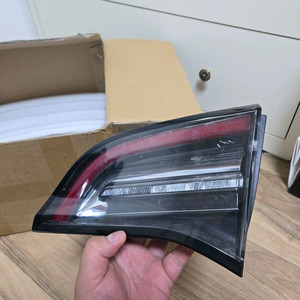 테슬라 모델3 조수석후미등 뒷데루등