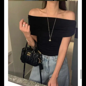 포스터 오프숄더티 | 타낫 더바넷 릴리코츠