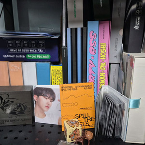 세븐틴 개봉앨범 및 굿즈 판매