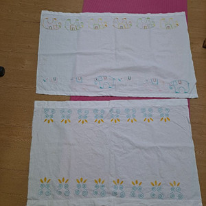 제가 직접 수놓은 배겟닛 배게 커버 사진상태로 팔아요