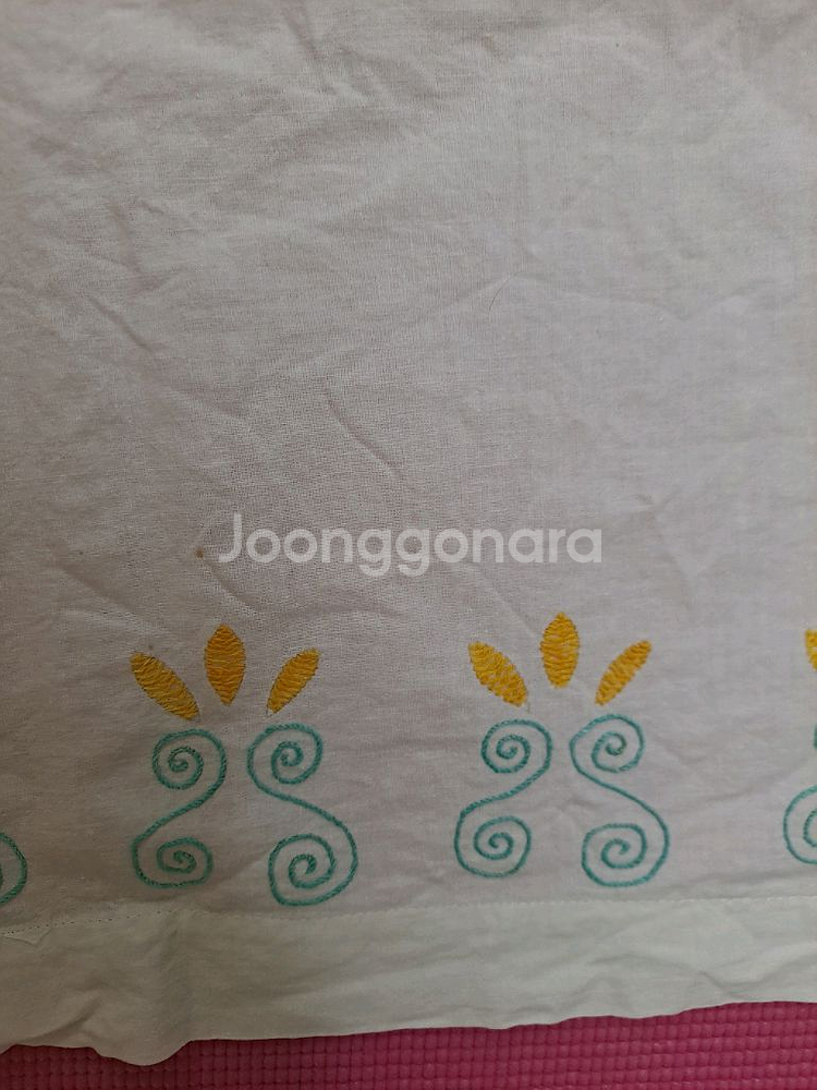 제가 직접 수놓은 배겟닛 배게 커버 사진상태로 팔아요--1