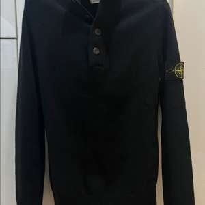 23fw 스톤아일랜드 반집업니트 (새상품급)