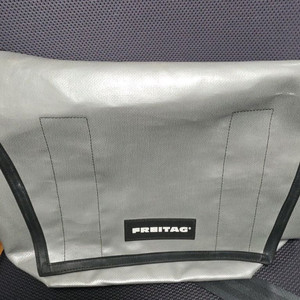 프라이탁 덱스터 실버 팔아요
