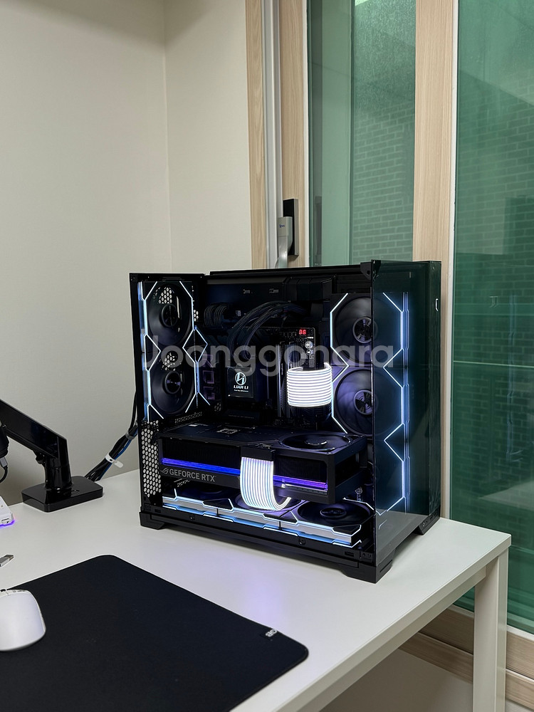 (리안리) 9800X 3D + 5090 아스트랄 본체--4