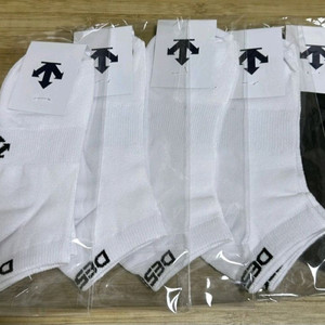 데상트 새 양말 세트 5족 팝니다