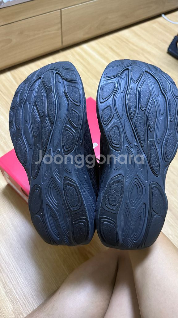 뉴발란스 1080 블랙 275 새상품 팝니다--2