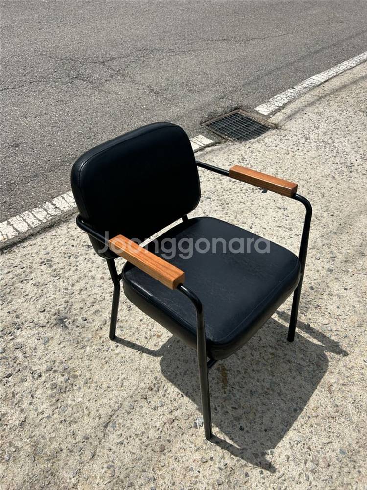 팔걸이 쿠션형의자--0
