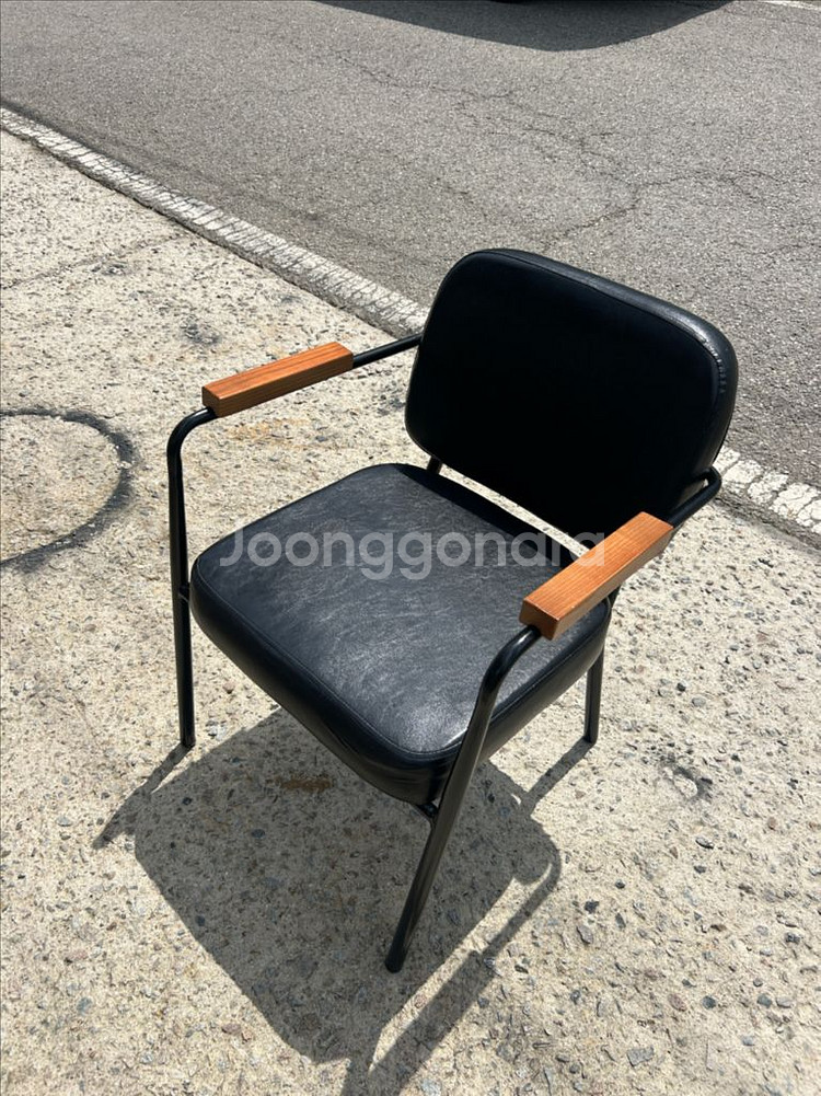팔걸이 쿠션형의자--1
