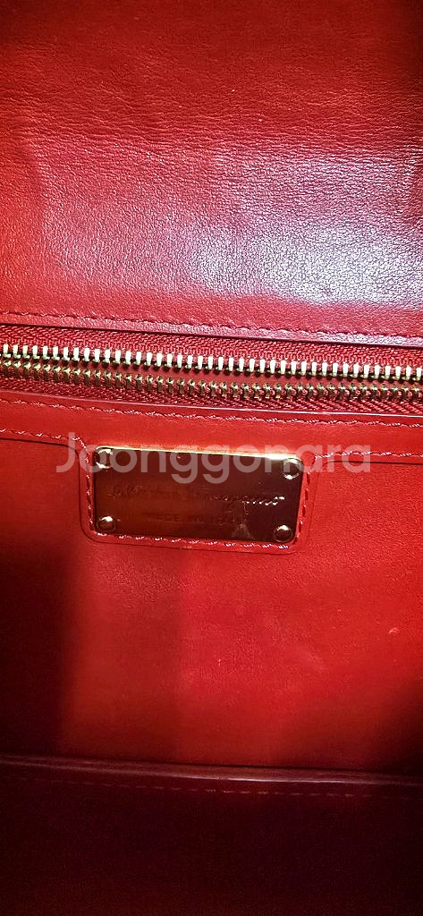 페레가모 금장 레드 체인백--1