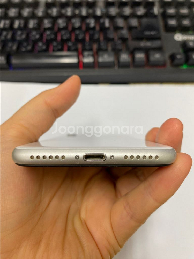아이폰SE2 화이트 A급 64GB 무잔상 배터리94%--4