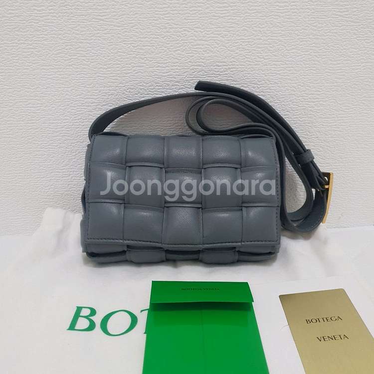 보테가베네타 패딩 카세트백--0