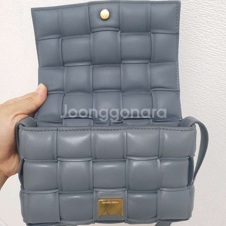 보테가베네타 패딩 카세트백--3