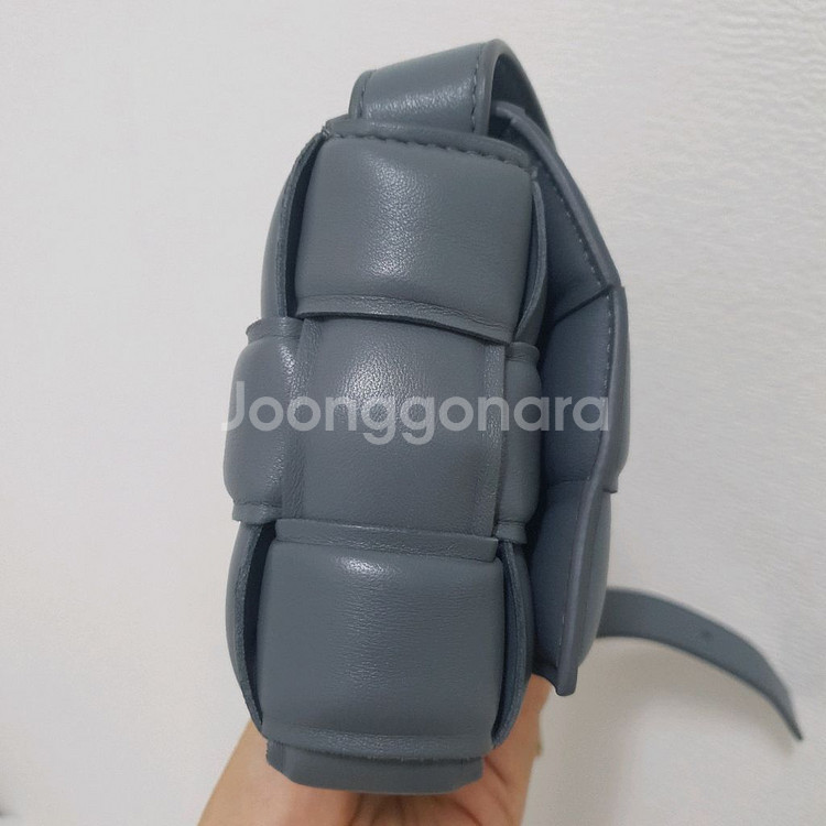 보테가베네타 패딩 카세트백--2
