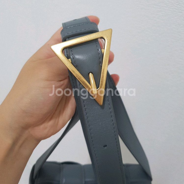 보테가베네타 패딩 카세트백--5