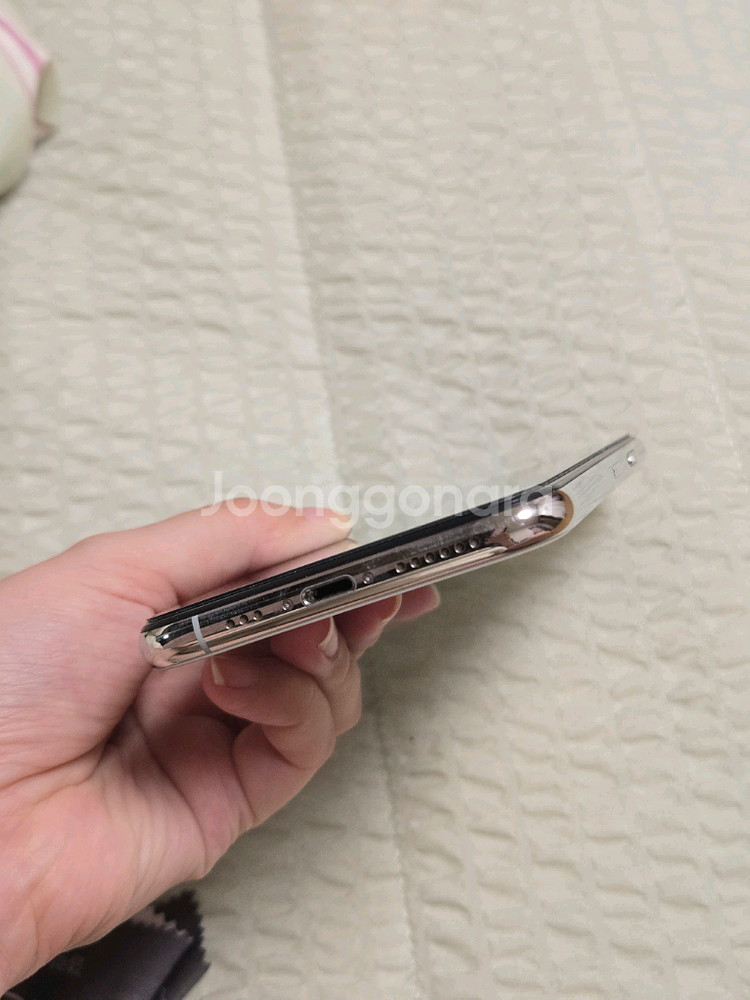 아이폰xs 실버 64GB 카메라무음--5