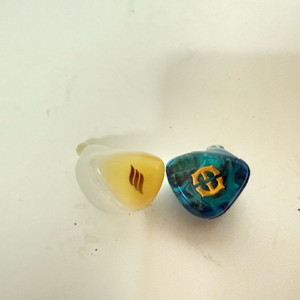 아더 엑스칼리버 플래그십 이어폰 한정판 (케이블 x)