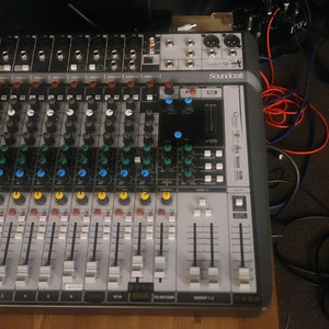 Soundcraft Signature 12 mtk 믹서