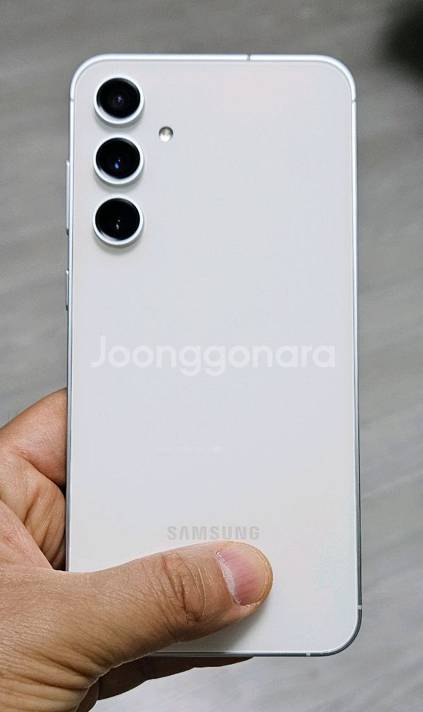 갤럭시 S23FE 화이트 256GB A급 싸게 팝니다.--1