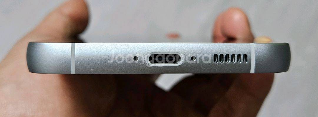 갤럭시 S23FE 화이트 256GB A급 싸게 팝니다.--3
