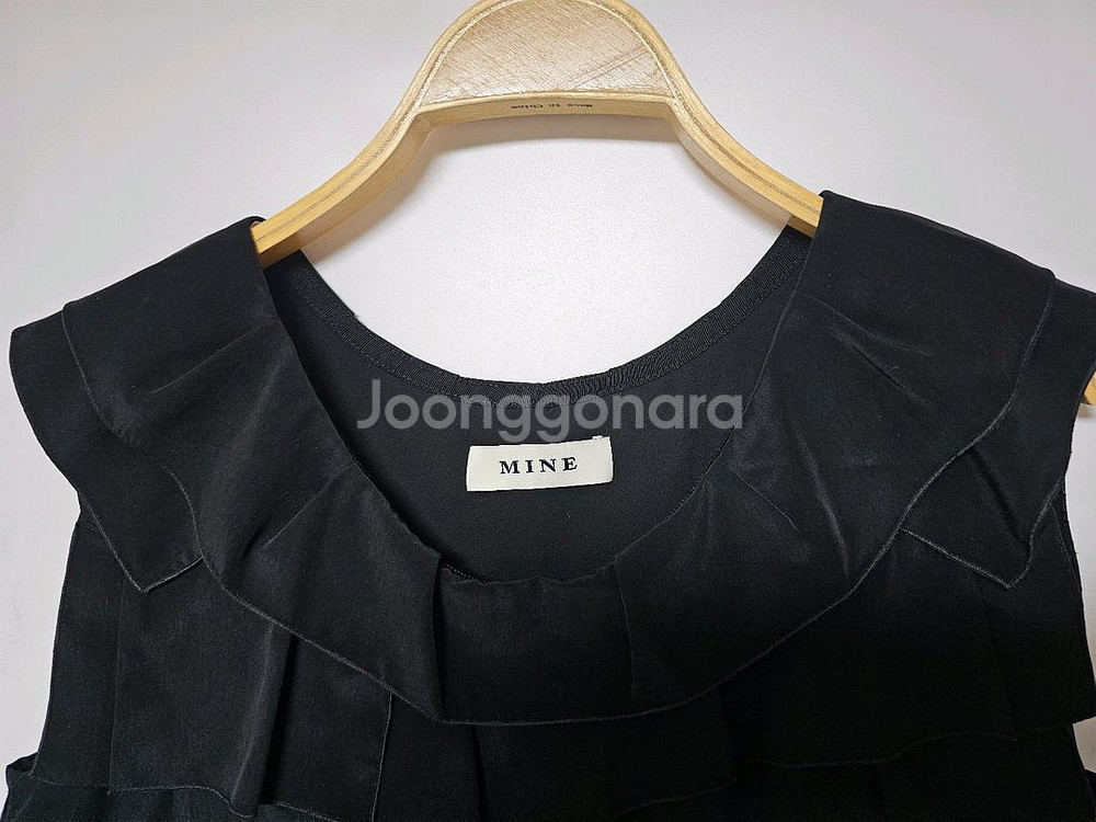 24SS MINE 러플 슬리브리스 블라우스--5