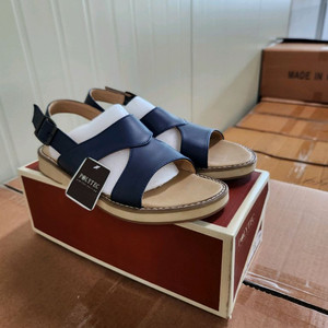 슬림핏 남성샌들 8,000원 입니다 (250~280)