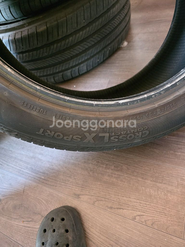 콘티넨탈 255/45R20 타이어 1개--4