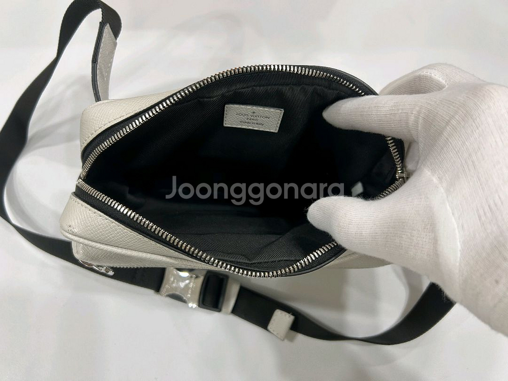 루이비통 아웃도어 범백 화이트 M30247--2