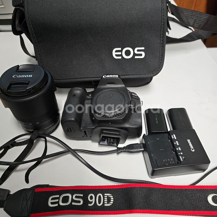 캐논 EOS 90D 카메라+렌즈+가방 팝니다--4