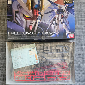 RG 프리덤 건담