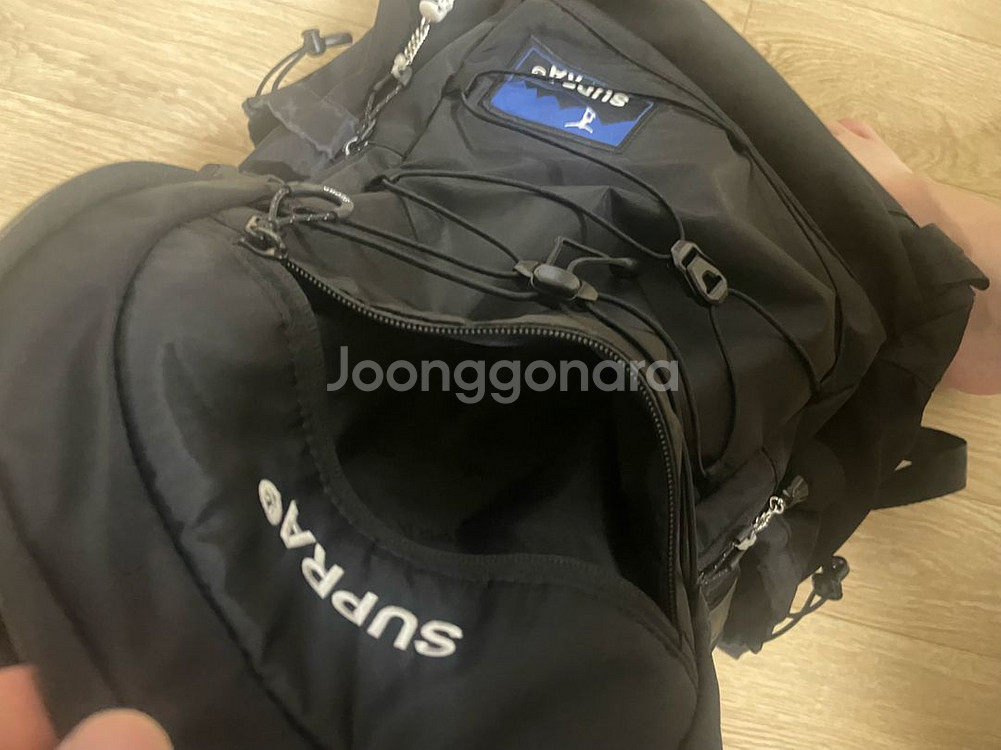 Supra 수프라 아웃도어 라벨 포인트 백팩--8